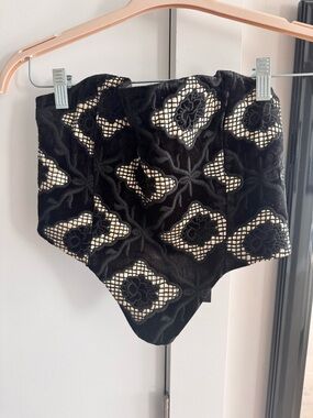 Pretty Little Thing Black Lace-Overlay Bustier Top